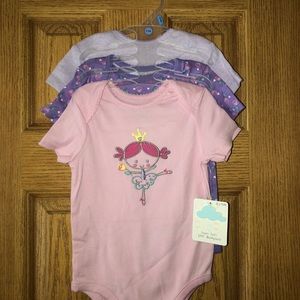 3 Onesies 6-9 months